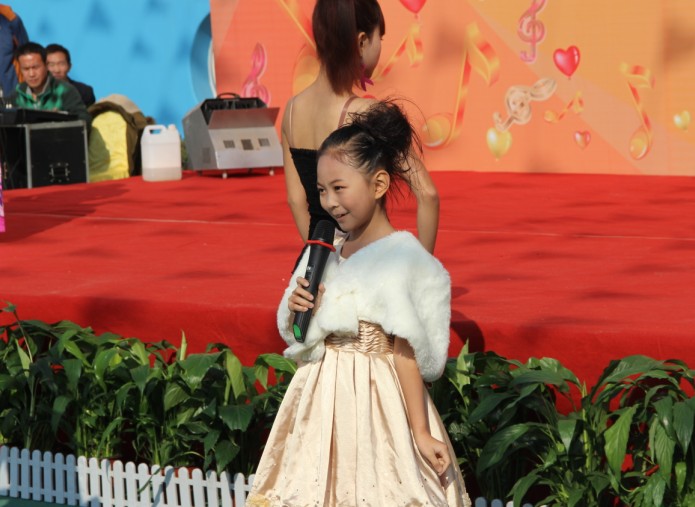 2013年济南市少儿春晚海选启动仪式 最小谋女郎(图3) 2013年济南市少儿春晚海选启动仪式 最小谋女郎(图3)