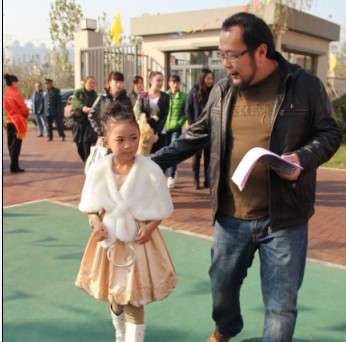 2013年济南市少儿春晚海选启动仪式 最小谋女郎(图1) 2013年济南市少儿春晚海选启动仪式 最小谋女郎(图1)