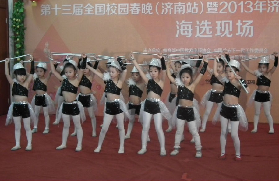 严寒中的温暖火热的少儿春晚(图12)