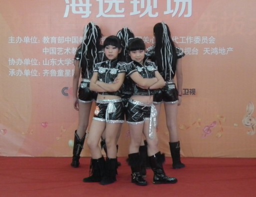 再大的风雪也阻挡不了孩子的热情(图14)