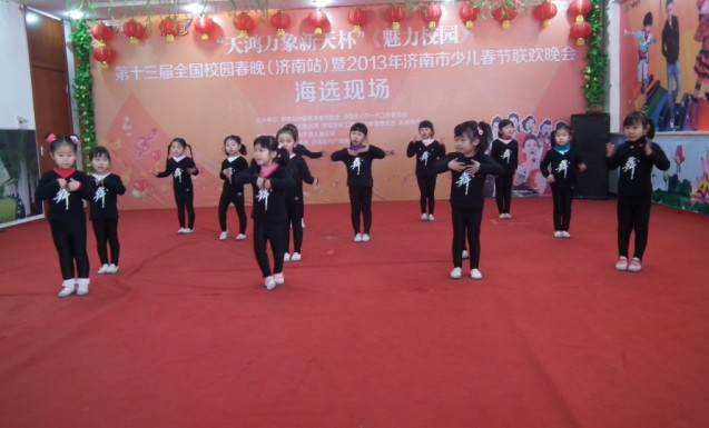 再大的风雪也阻挡不了孩子的热情(图6)