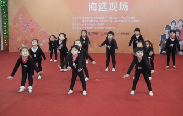 再大的风雪也阻挡不了孩子的热情(图10)
