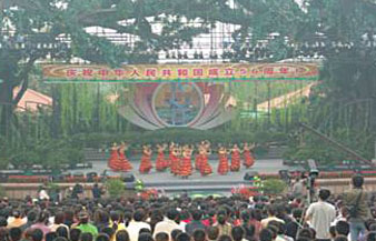 2005年9月参与并承办《激情广场》“庆十一祖国颂(图4)