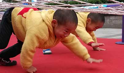  风雨中唱响运动的欢歌(图5)