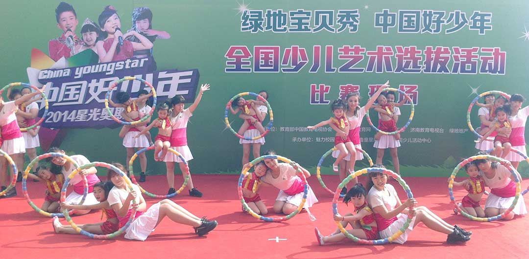 千人引爆香榭丽,2014《中国好少年》你参加了吗(图1) 千人引爆香榭丽,2014《中国好少年》你参加了吗(图1)