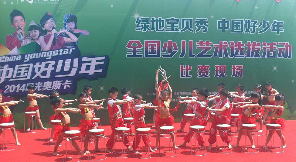 千人引爆香榭丽,2014《中国好少年》你参加了吗(图8) 千人引爆香榭丽,2014《中国好少年》你参加了吗(图8)
