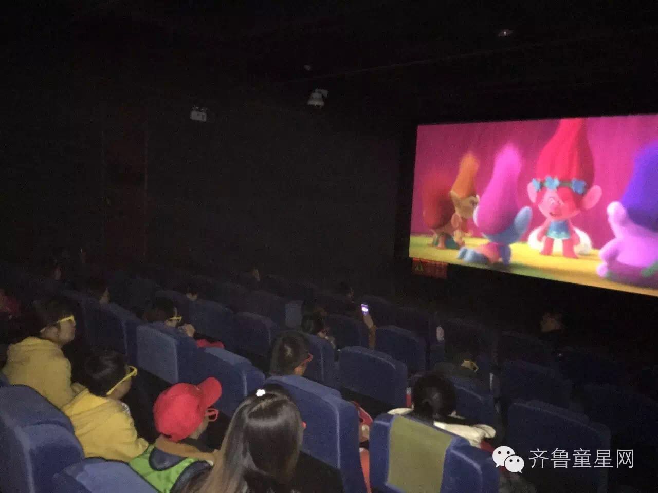 【济南广电小记者团】亲子观影活动,爆笑过周(图3) 【济南广电小记者团】亲子观影活动,爆笑过周(图3)