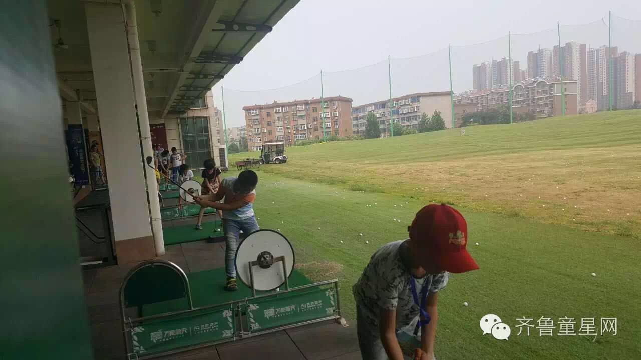 上个周天咋过的？看小记者高尔夫球场大炫球技(图9)